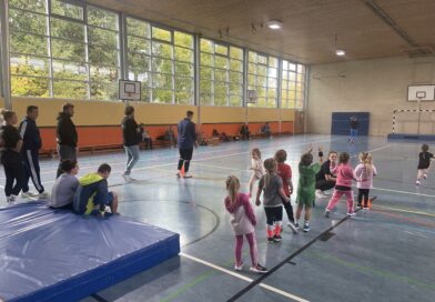 Ballspielgruppe – Am 31.10. hieß es bei uns: Eltern gegen Kids!